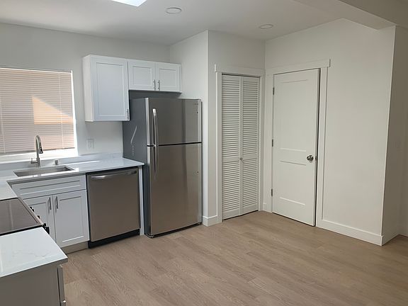 3rd image of 410 S Sheridan Ave APT 1