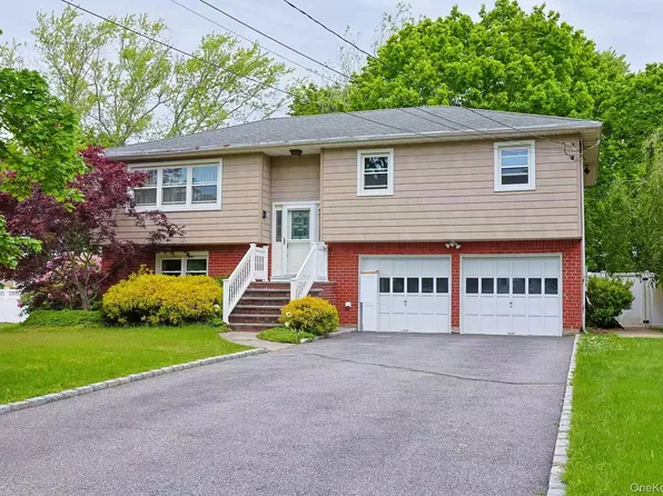 9 Grossman Street, Melville, NY 11747