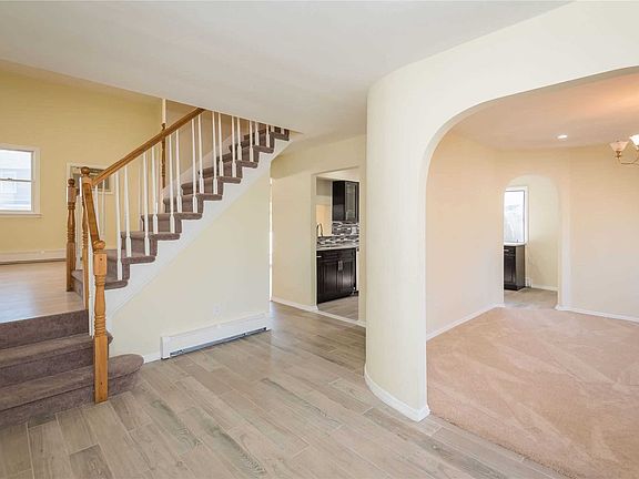 2nd image of 22 Maison Dr