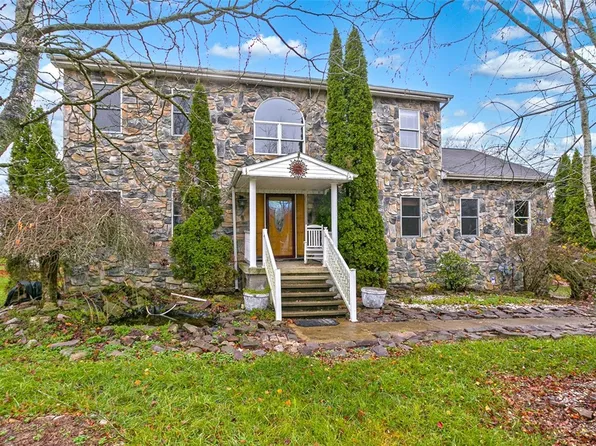 1400 Swede Hill Rd, Greensburg, PA 15601