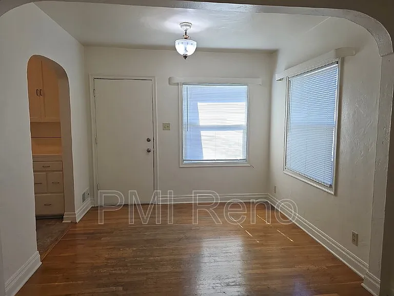 422 1/2 Saint Lawrence Ave #B — Photo 6