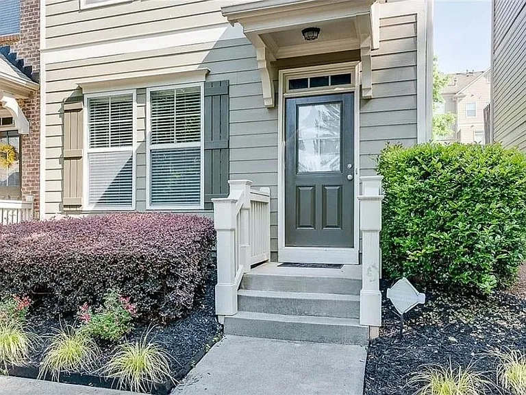 513 Grove Field Ct — Photo 2