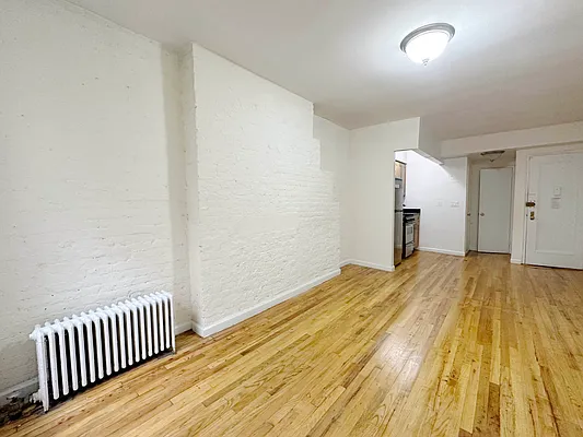 Rented by City Connections Realty | media 9