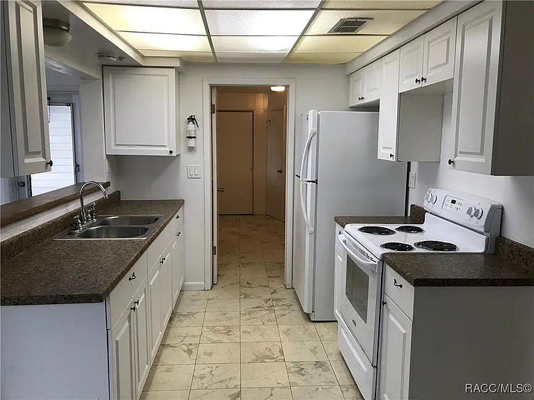 95 S Desoto St — Photo 4