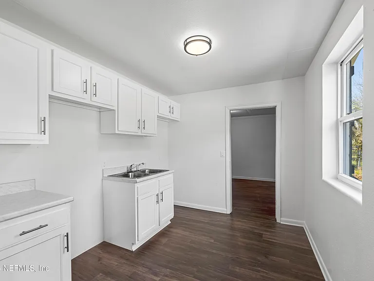 3250 Soutel Dr — Photo 9