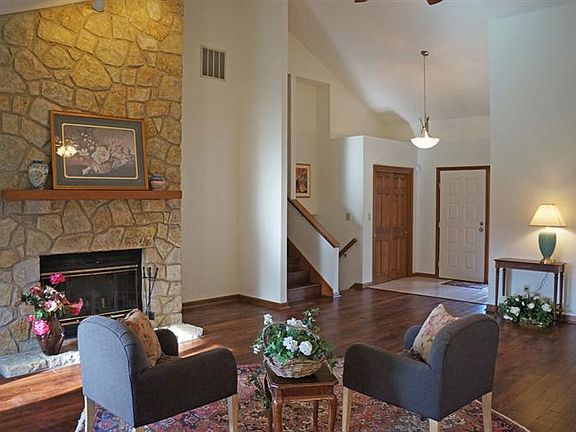 2nd image of 9430 Meadow Woods Ln