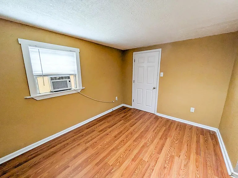 2619 2nd Ave — Photo 8