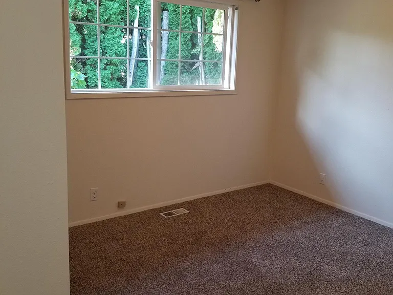 966 NW Cypress Ave — Photo 21
