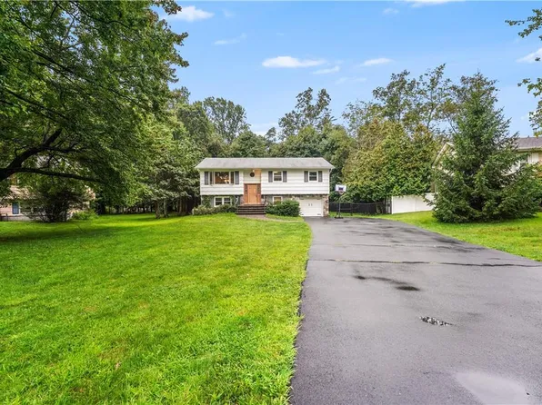 28 Lancaster Drive, Suffern, NY 10901