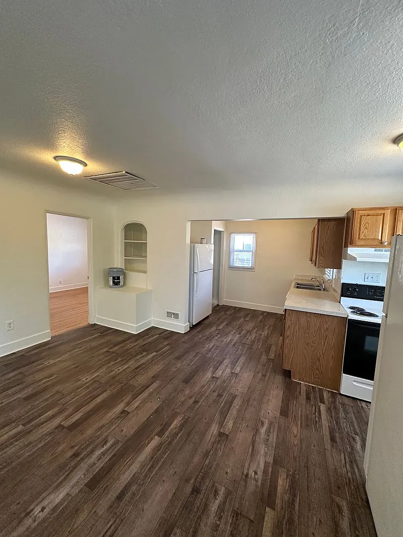 5 Bedroom Large Home Available, close to UNC — Photo 4