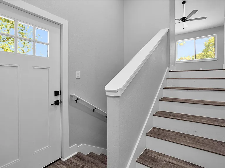 101 April Point Pl — Photo 16