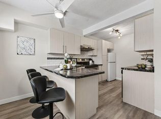 6100 SW 4th Ave NE #3, Calgary, AB T2A 5Z8