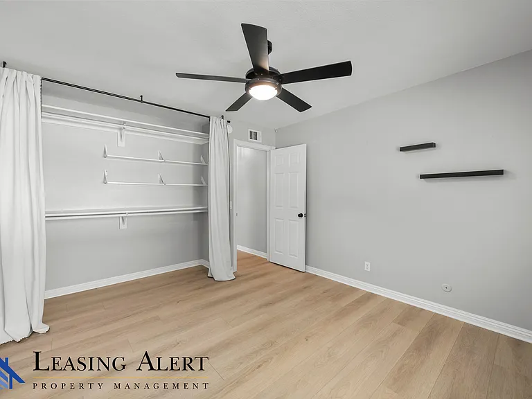 28031 Meadowcreek Rd — Photo 17