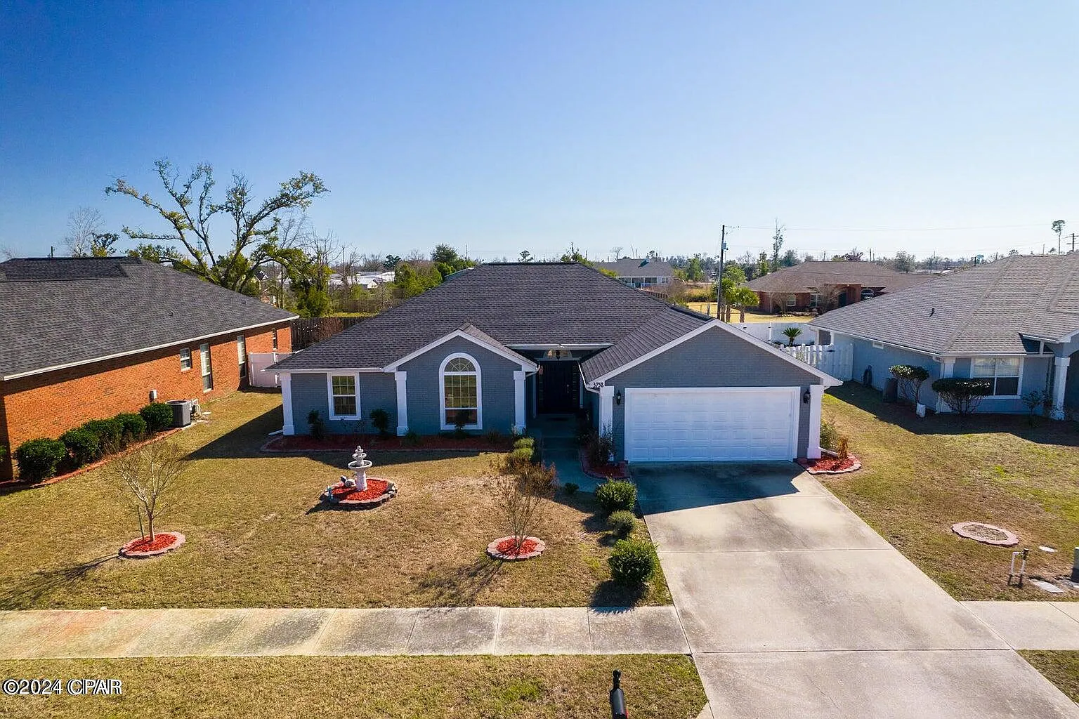 3 bed, 2.0 bath, 1929 sqft, $2,395 — Photo 3