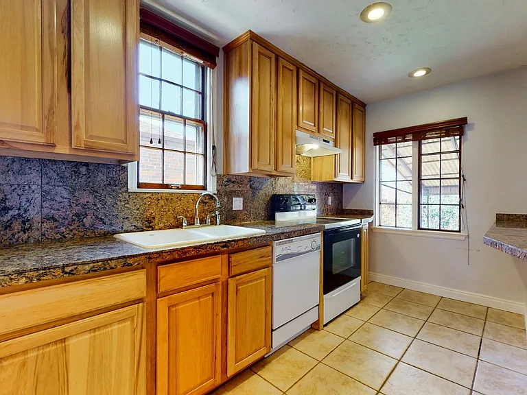 3317 N Saint Paul St — Photo 3