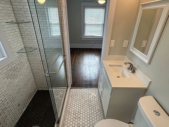 4th image of 1600-1602 W 37th St #2B-1BA-800SQFT