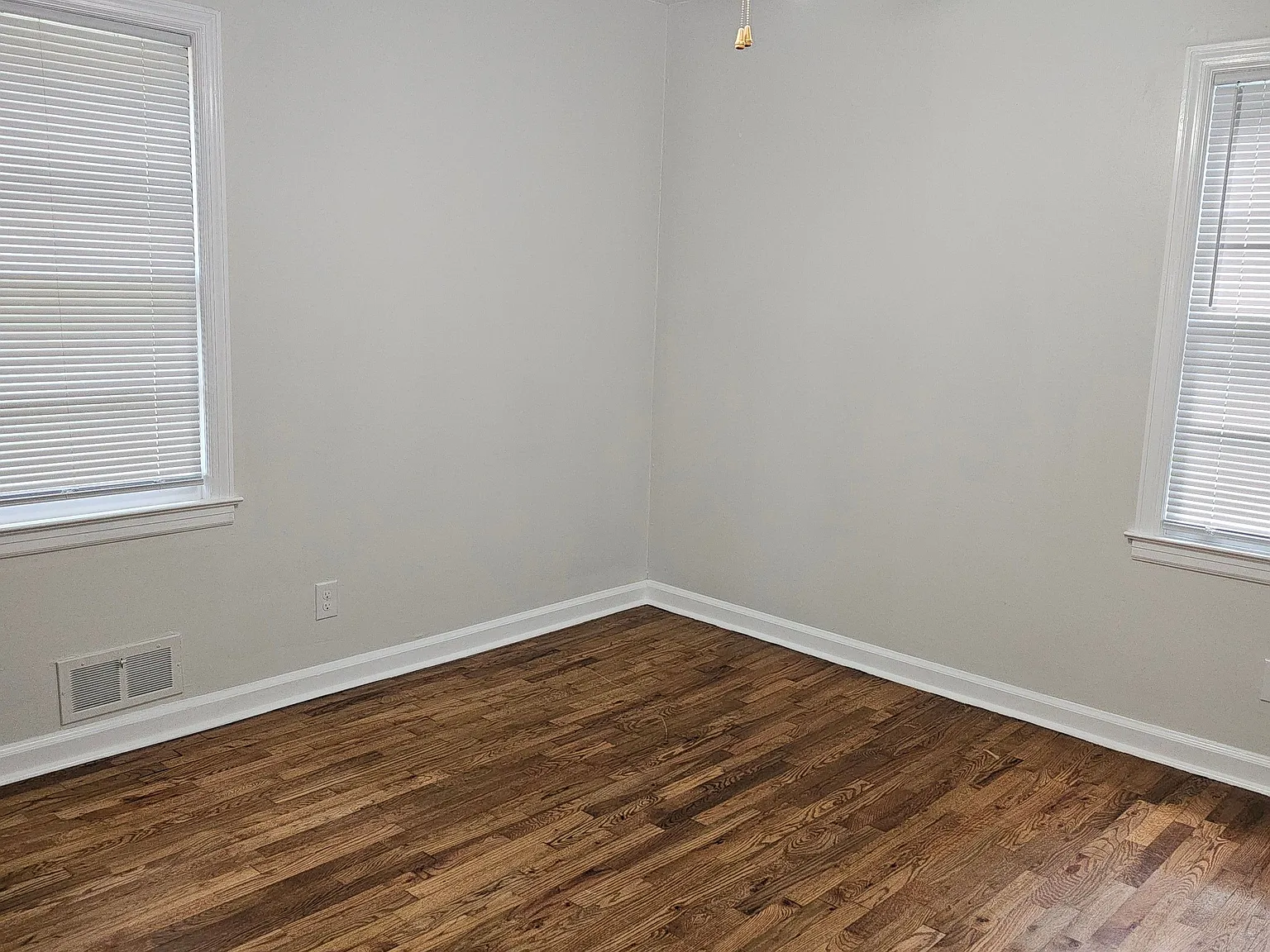 3 bed, 1.0 bath, 1000 sqft, $1,700 — Photo 4