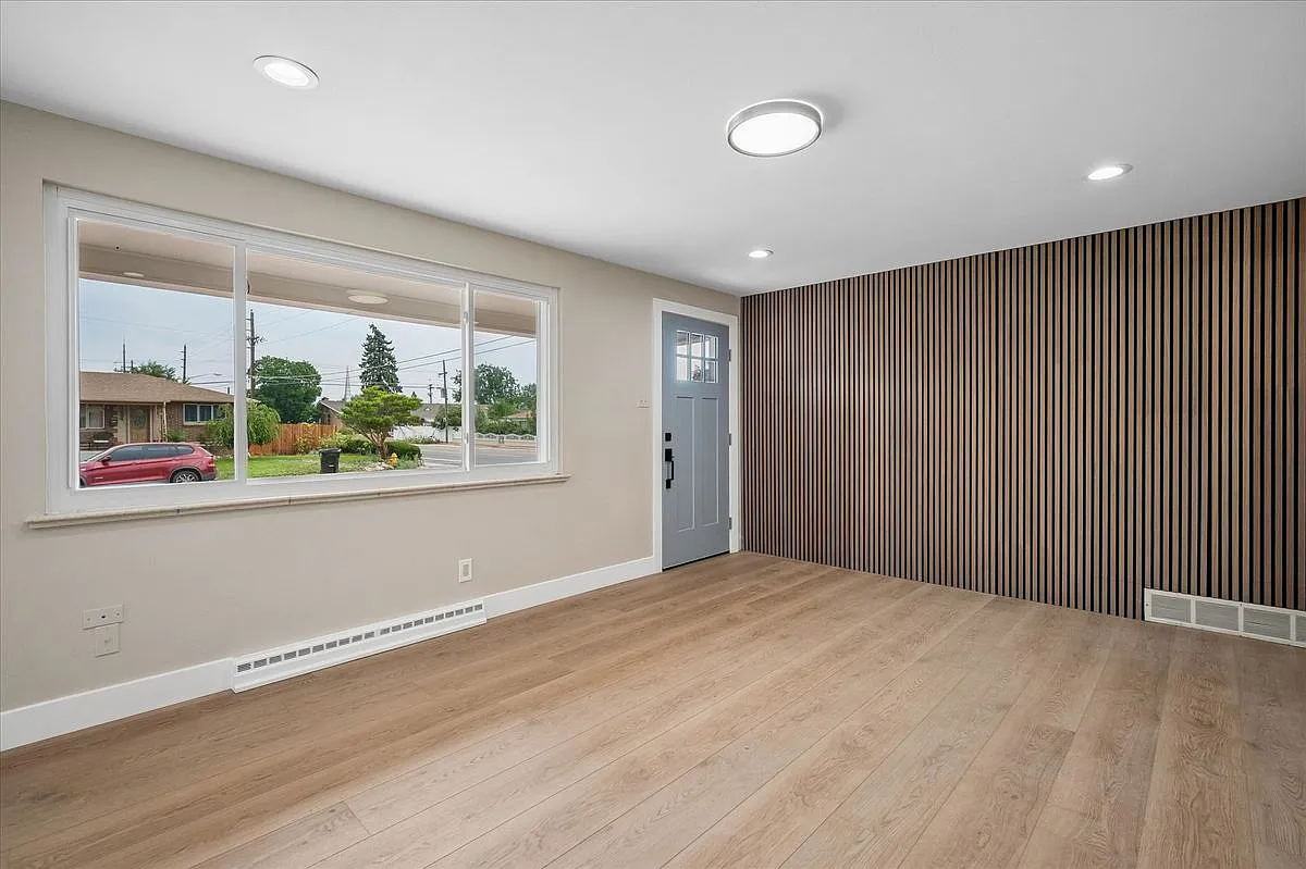 3 bed, 1.0 bath, 1036 sqft, $2,550 — Photo 4