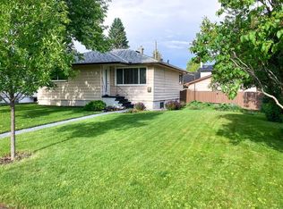 84 W Waterloo Dr SW, Calgary, AB T3C 3G1