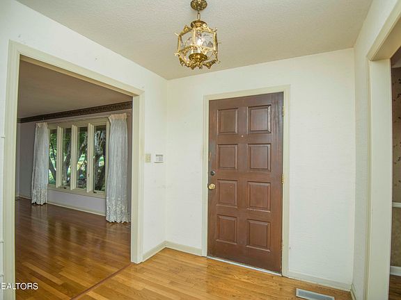 5th image of 12300 Oakland Hills Point