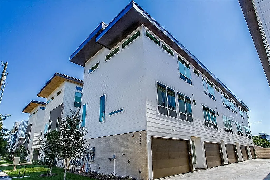 2 bed, 2.5 bath, 1954 sqft, $3,900 — Photo 1