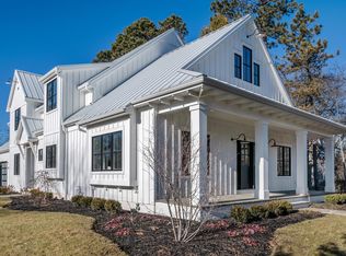 8405 N Lake Dr, Fox Pt, WI 53217