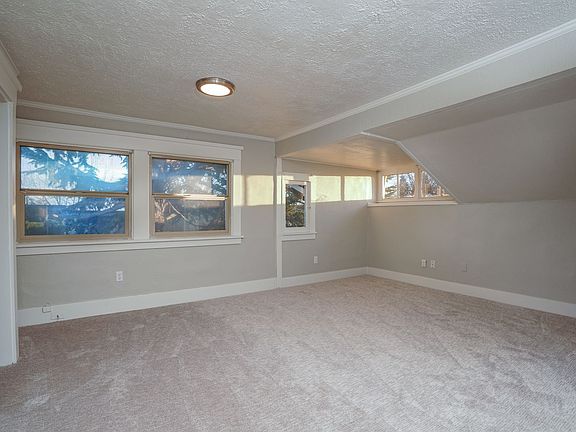 3rd image of 909 N M St APT 5