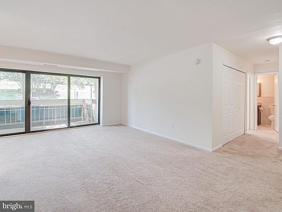 3rd image of 6137 Leesburg Pike APT 210
