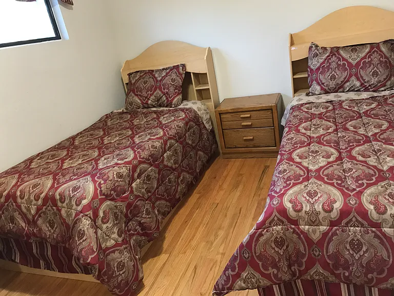 Room P - 2 twin beds and a side table