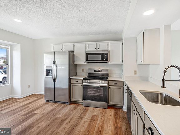5th image of 403 Knollwood Ct