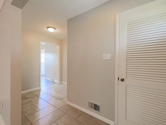 5th image of 2847 McFarlan Park Dr
