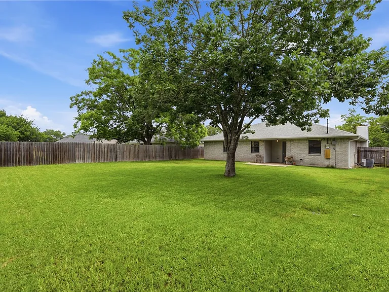 3821 Brighton Dr — Photo 22
