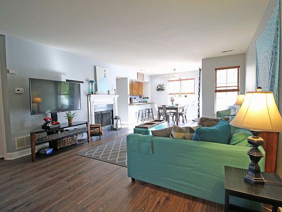 2nd image of 132 White Oak Ct APT 4
