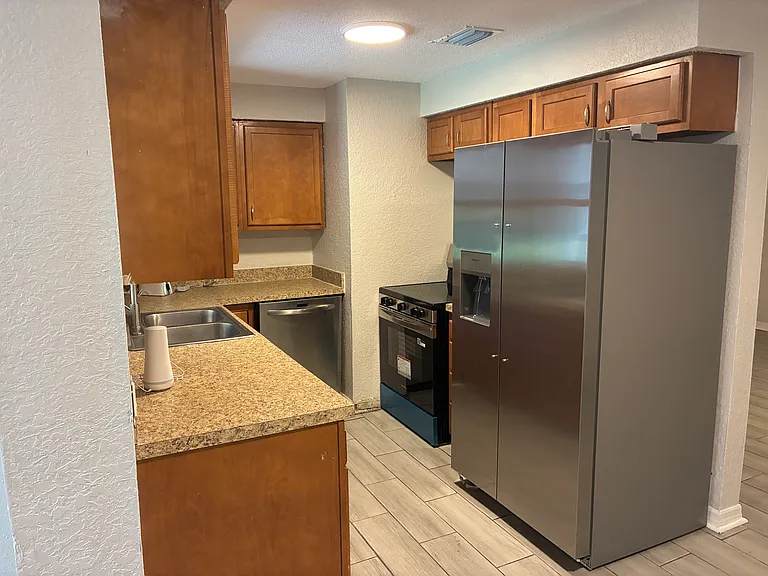 KITCHEN WITH NEW APPLIANCES