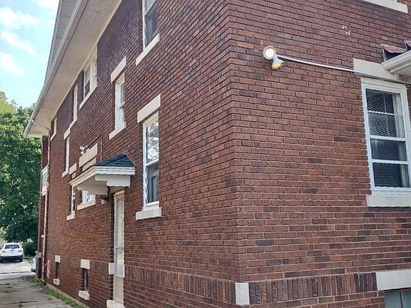 4th image of 1223-1225 N Douglas St