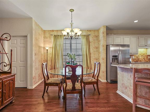 3rd image of 6400 Glenhollow Dr