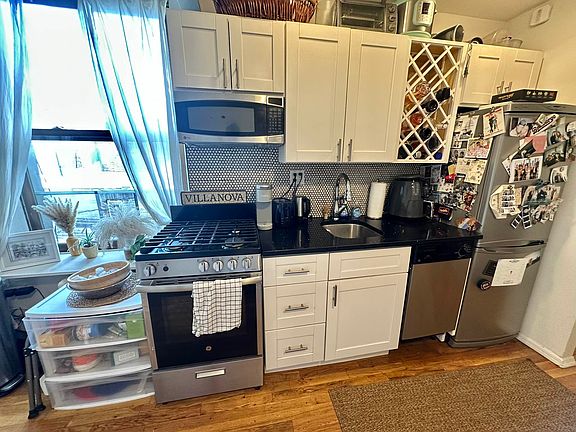 3rd image of 172 Prince St APT 5A