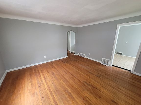 4th image of 9019 Roselawn St