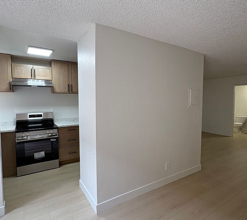1st image of 7507 Woodman Ave #2