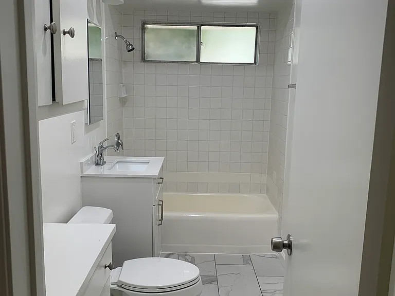 Crestwood Apartments — Photo 26