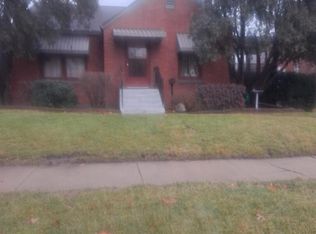 1307 N 4th St, Clinton, IA 52732