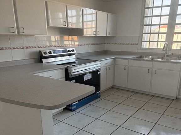 5th image of Cll Miguel Pou Blvd #402
