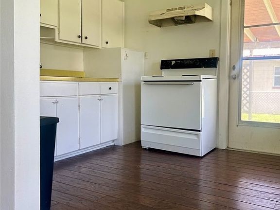 5th image of 108 E Royal Palm St
