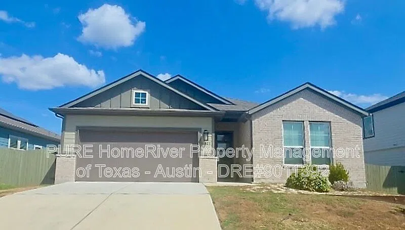 4 bed, 2.5 bath, 2222 sqft, $2,450 — Photo 1