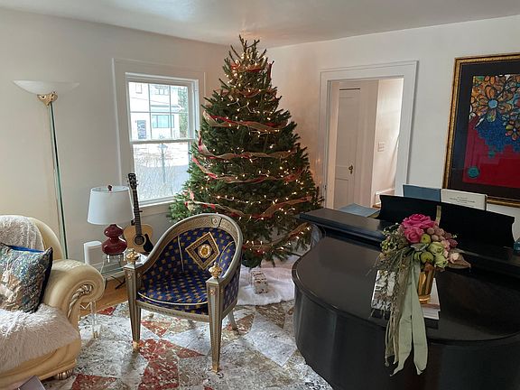 Living room (seasonal)