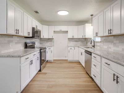 299 Dudley Ln, Burleson, TX, 76028