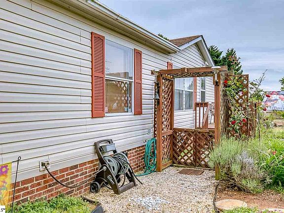 2nd image of 206 Morningwood Ln