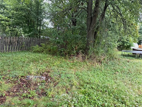 3rd image of 1033 Fairfield Rd