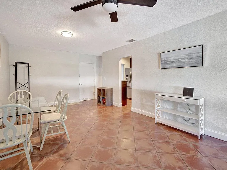 2400 NE 33rd Ave #211 — Photo 8