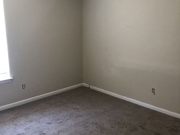 3rd image of 104 Damon Dr